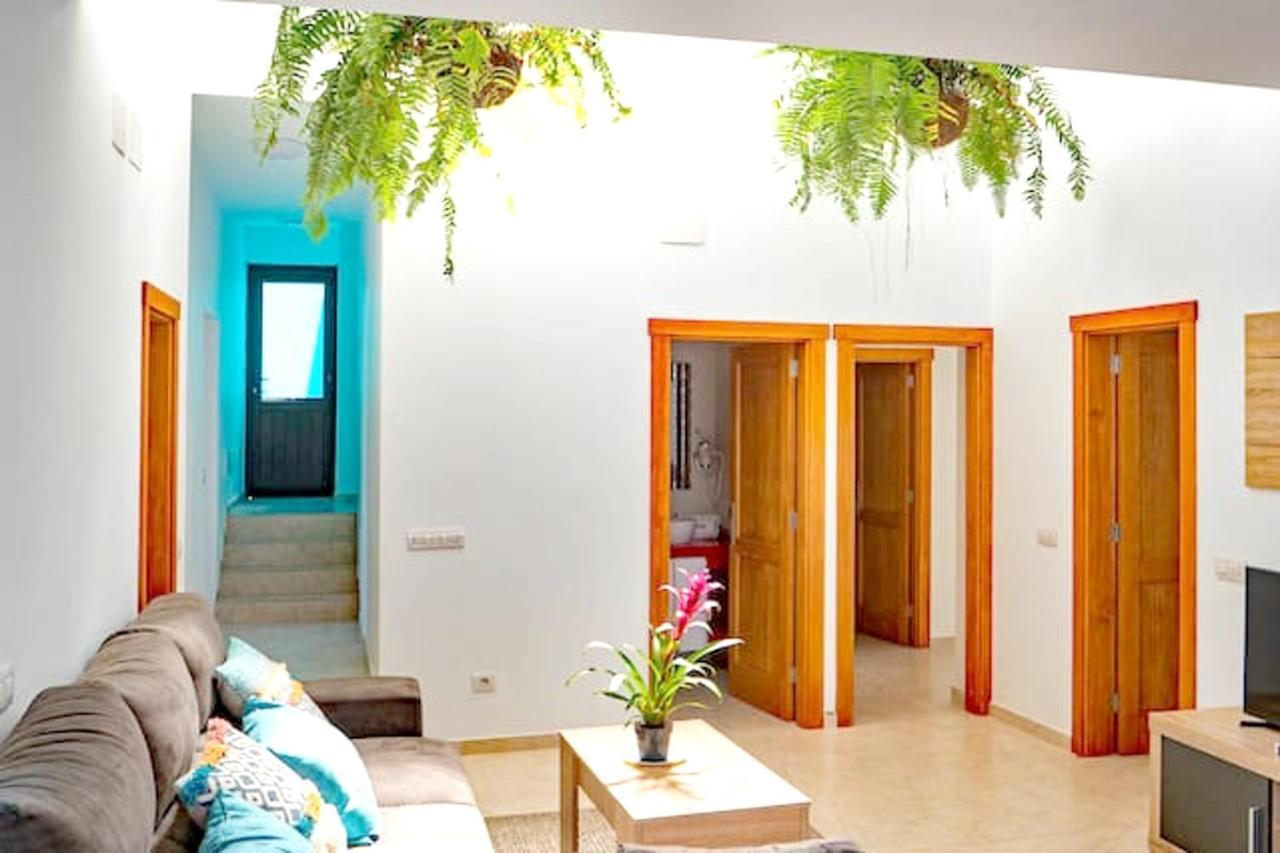 Comfortable House In Tias With Free Parking Екстериор снимка